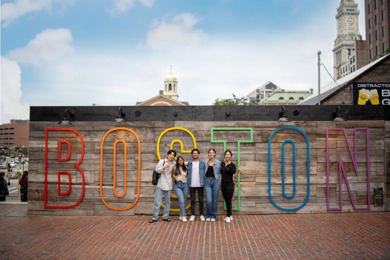 Estudiantes aprendiendo inglés en Boston durante un programa de estudios en el extranjero